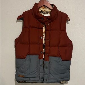 Columbia Two-Tone Puffer Vest in Red and Gray